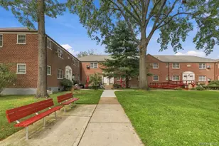 249-33 60th Ave, Little Neck, NY 11362 - Photo 5