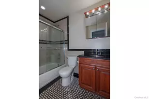 404 Townhouse Dr, Coram, NY 11727 - Photo 9