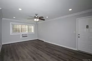 552 New Hwy, Hauppauge, NY 11788 - Photo 3