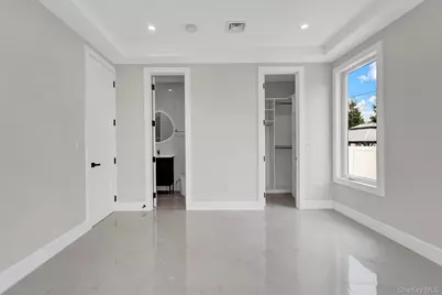 81 E End Avenue, Hicksville, NY 11801 - Photo 25
