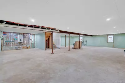 81 E End Avenue, Hicksville, NY 11801 - Photo 39