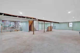 81 East End Ave, Hicksville, NY 11801 - Photo 39