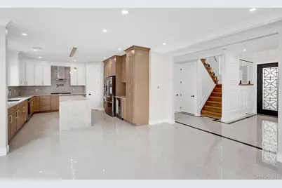81 E End Avenue, Hicksville, NY 11801 - Photo 19