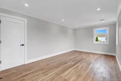 81 E End Avenue, Hicksville, NY 11801 - Photo 37