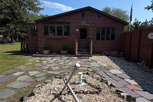 1 Beaver St, Patchogue, NY 11772 - Photo 17