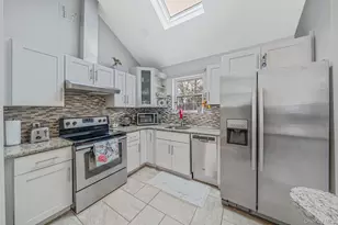 6 Denmark Ct, Huntington, NY 11743 - Photo 7