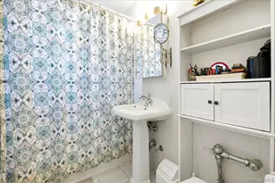 66-15 Thornton Pl, Rego Park, NY 11374 - Photo 23