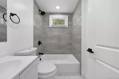 15 Grand Place, Huntington Station, NY 11746 - Photo 13