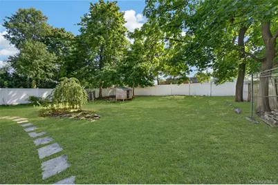 10 Field Place, Huntington Station, NY 11746 - Photo 33