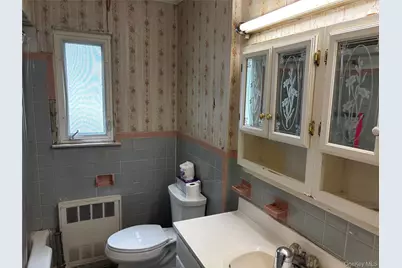 105 Rutledge Road, North Babylon, NY 11703 - Photo 17