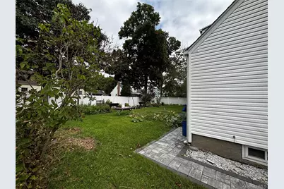 105 Rutledge Road, North Babylon, NY 11703 - Photo 31