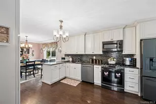 50 Plane Tree Ln, Saint James, NY 11780 - Photo 17