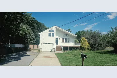 107 Parkview Drive, Shirley, NY 11967 - Photo 3