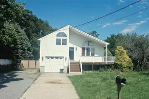 107 Parkview Dr, Shirley, NY 11967 - Photo 3