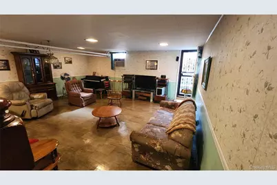 79-04 Kneeland Avenue, Elmhurst, NY 11373 - Photo 17