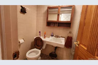 79-04 Kneeland Avenue, Elmhurst, NY 11373 - Photo 25