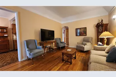 79-04 Kneeland Avenue, Elmhurst, NY 11373 - Photo 11
