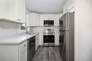 7 Douglas St, Poughkeepsie, NY 12603 - Photo 3