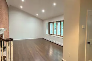 19 Bunkerhill Dr, Huntington, NY 11743 - Photo 9