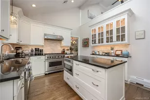 16 Lark St, Pearl River, NY 10965 - Photo 9