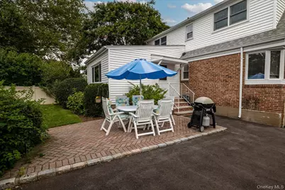 87 Woods Avenue, Malverne, NY 11565 - Photo 21