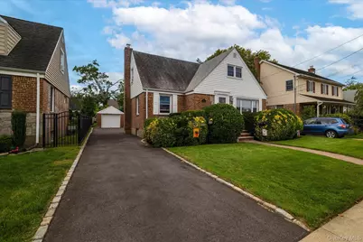 87 Woods Avenue, Malverne, NY 11565 - Photo 3