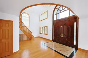 61-36 Cloverdale Blvd, Oakland Gardens, NY 11364 - Photo 5