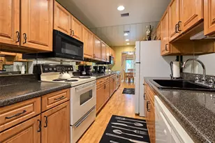 924 Skyline Dr, Coram, NY 11727 - Photo 3