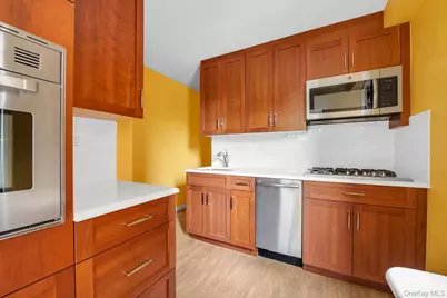 61-20 Grand Central Parkway #C303, Forest Hills, NY 11375 - Photo 9