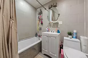 368 Balcom Ave, Bronx, NY 10465 - Photo 11