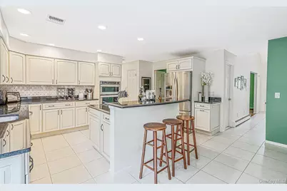 4 Kroft Court, Huntington, NY 11743 - Photo 13