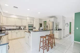4 Kroft Ct, Huntington, NY 11743 - Photo 13