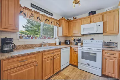 38 Genesee Avenue, Lake Katrine, NY 12449 - Photo 9