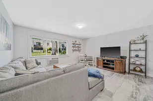 28 Richmond Blvd, Ronkonkoma, NY 11779 - Photo 9