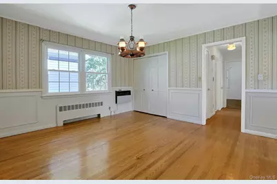 21 Elm Street E, Valhalla, NY 10595 - Photo 17