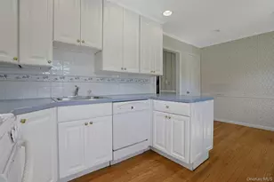 21 Elm Street E, Valhalla, NY 10595 - Photo 11