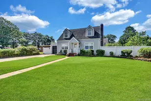 6 Manchester St, Westbury, NY 11590 - Photo 5