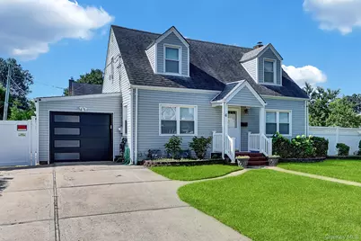 6 Manchester Street, Westbury, NY 11590 - Photo 3