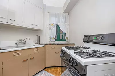 1560 Metropolitan Avenue #5B, Bronx, NY 10462 - Photo 11