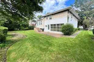 108 Gilmar Ln, Roslyn Heights, NY 11577 - Photo 3