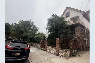 70-14 69 Street, Glendale, NY 11385 - Photo 3