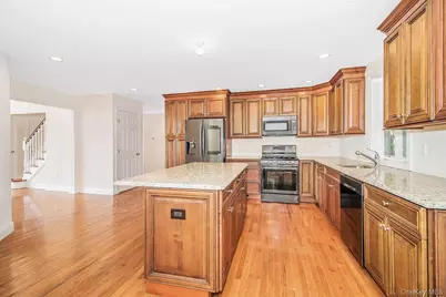 18 Via Trenta Court, Yonkers, NY 10710 - Photo 3