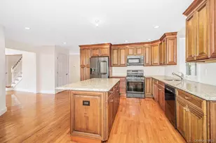18 Via Trenta Ct, Yonkers, NY 10710 - Photo 3