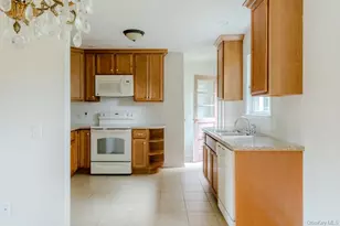 22 Trinity Pl, Rhinebeck, NY 12572 - Photo 3