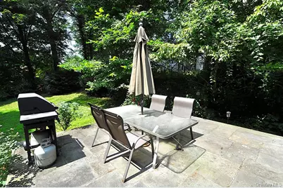 12 Charlotte Place, Hartsdale, NY 10530 - Photo 11