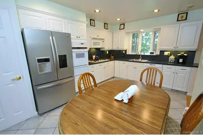 12 Charlotte Place, Hartsdale, NY 10530 - Photo 5
