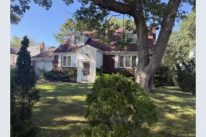 9 Stillwell Street, Huntington, NY 11743 - Photo 1