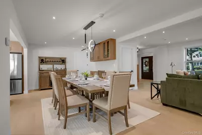 66 Peachtree Lane, Roslyn Heights, NY 11577 - Photo 9