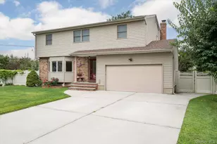 73 Anndom Ct, North Babylon, NY 11703 - Photo 3