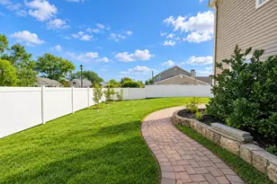 2 Teton Pl, Lake Grove, NY 11755 - Photo 5